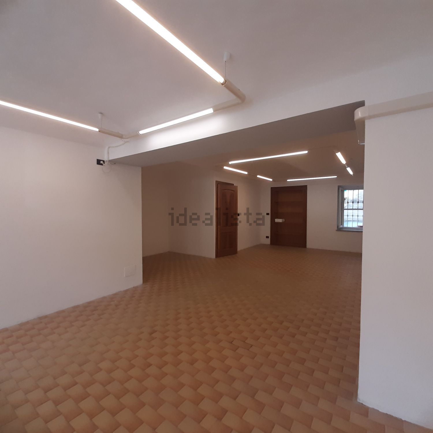 locale commerciale in affitto a Mathi