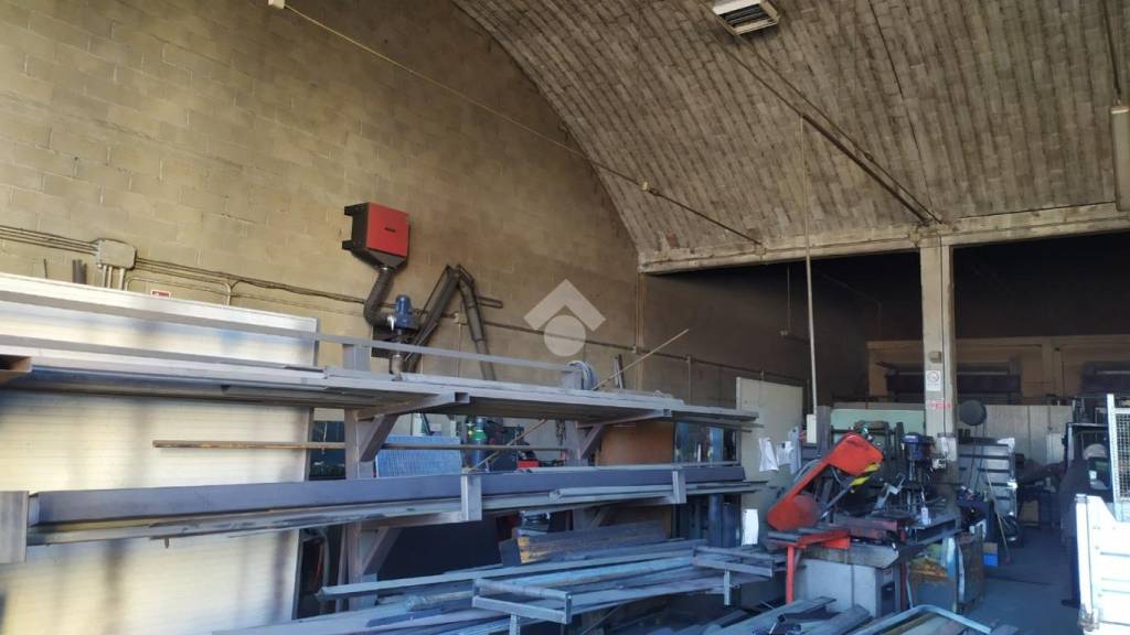 locale commerciale in affitto a Mathi