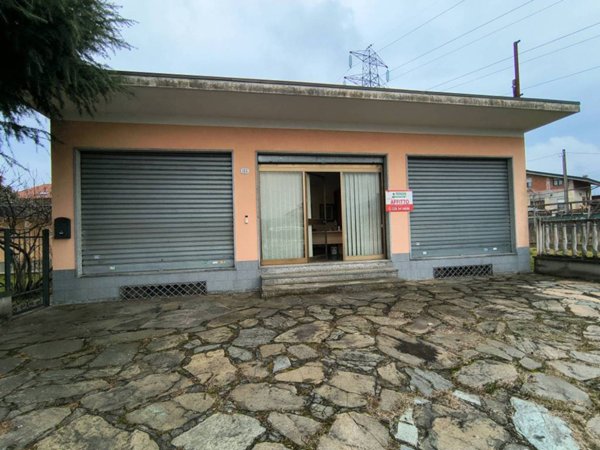 negozio in affitto a Mathi