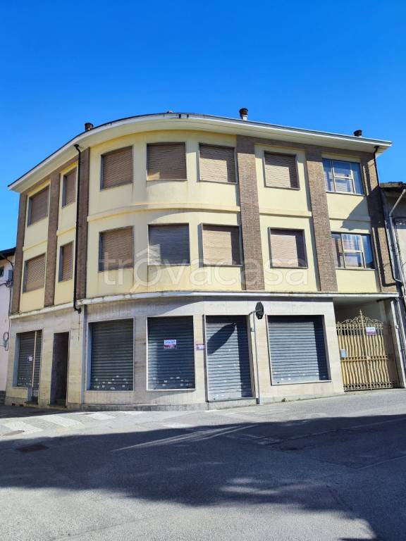 negozio in affitto a Mathi