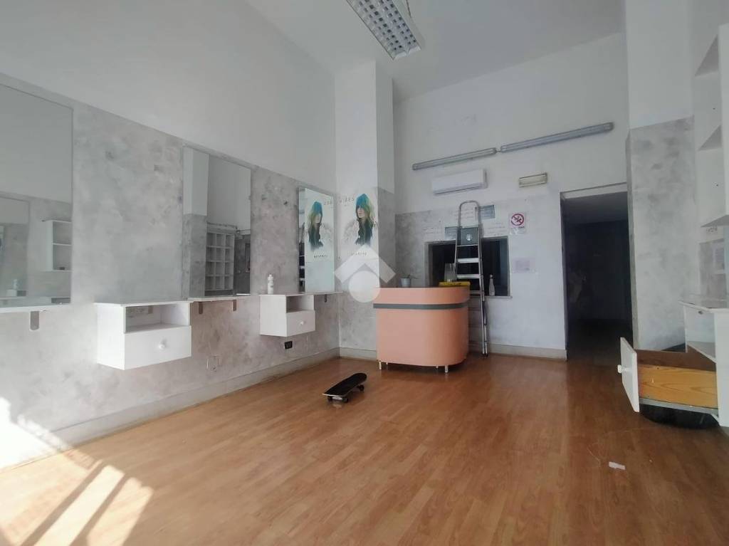 negozio in affitto a Moncalieri