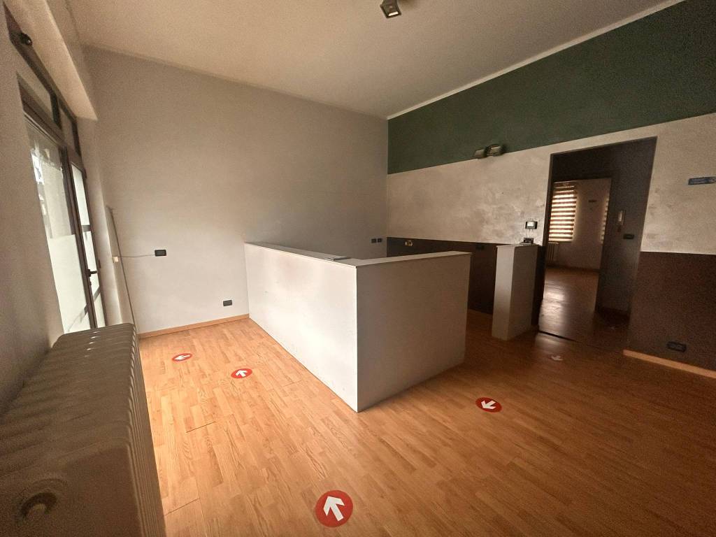 negozio in affitto a Moncalieri in zona Tetti Piatti