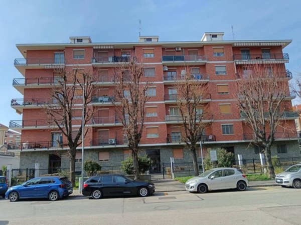 negozio in affitto a Moncalieri