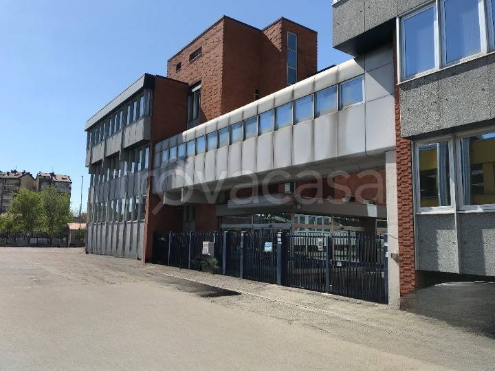 locale commerciale in affitto a Moncalieri