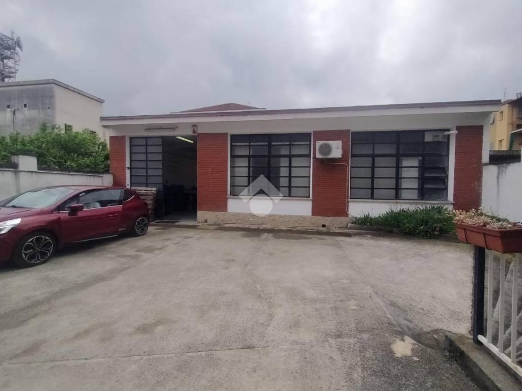 negozio in affitto a Moncalieri