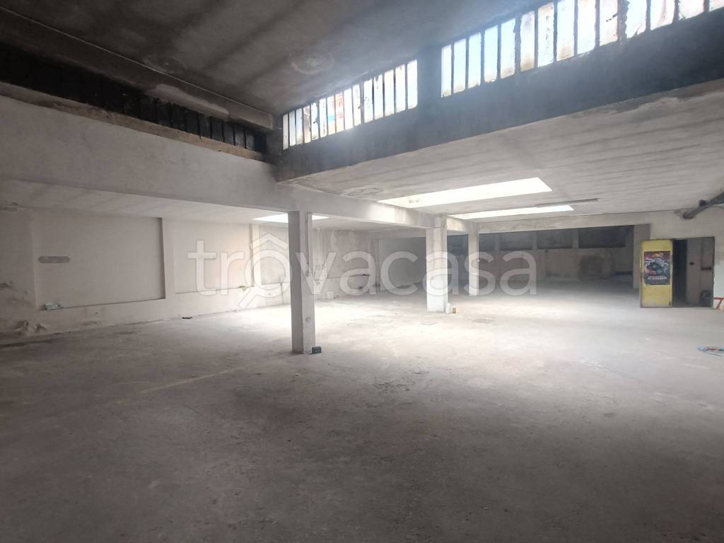 locale commerciale in affitto a Moncalieri