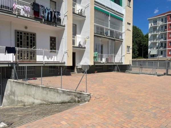 locale commerciale in affitto a Moncalieri