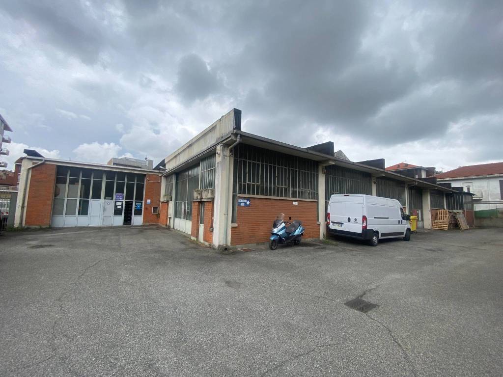 locale commerciale in affitto a Moncalieri