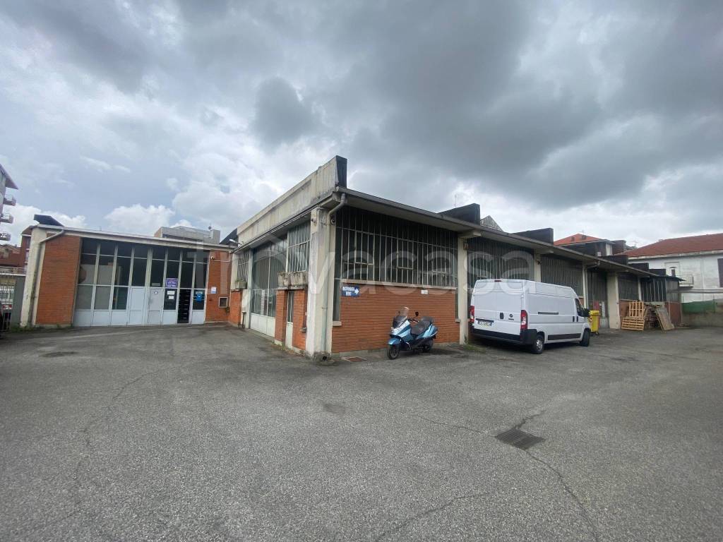 locale commerciale in affitto a Moncalieri