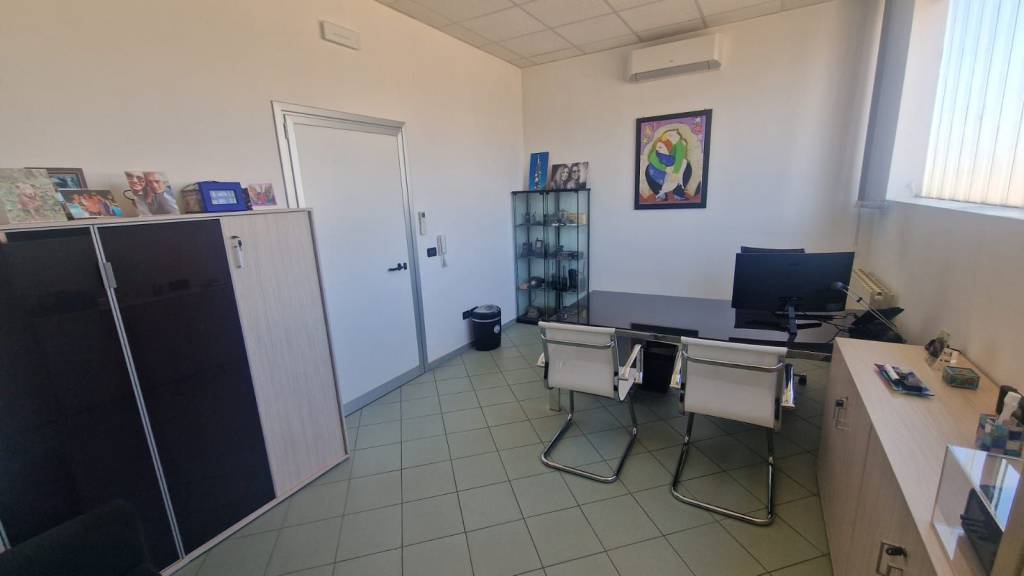 ufficio in affitto a Moncalieri in zona Tagliaferro