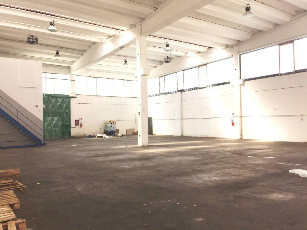 locale commerciale in affitto a Moncalieri