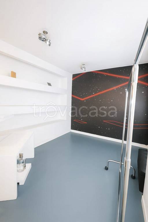 negozio in affitto a Moncalieri
