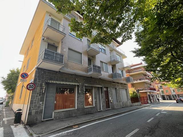 negozio in affitto a Moncalieri in zona Testona
