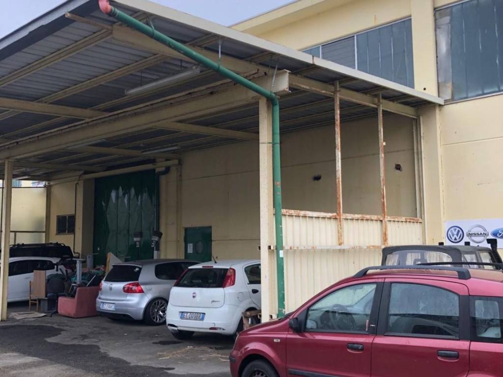 locale commerciale in affitto a Moncalieri