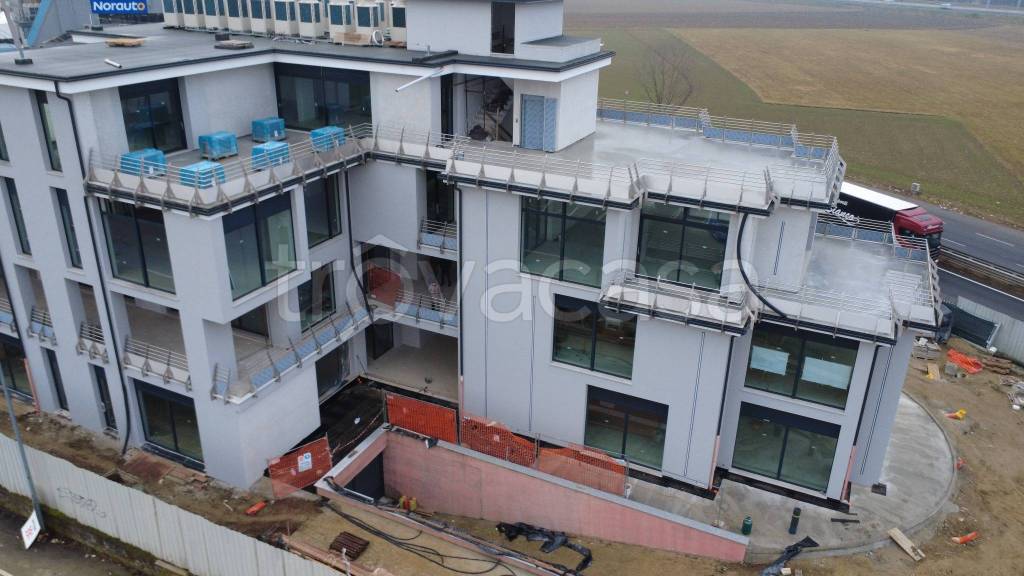 negozio in affitto a Moncalieri