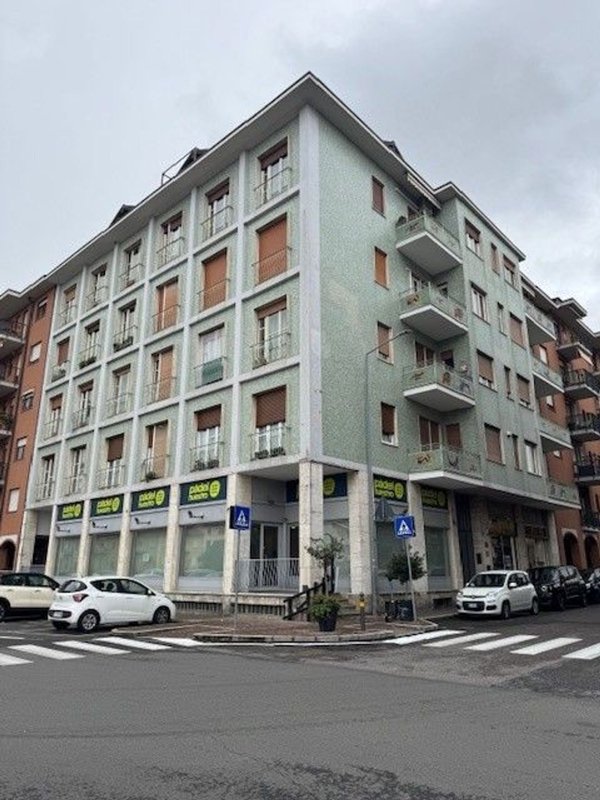 locale commerciale in affitto a Moncalieri