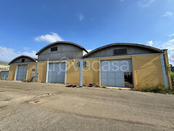 locale commerciale in affitto a Moncalieri in zona Carpice