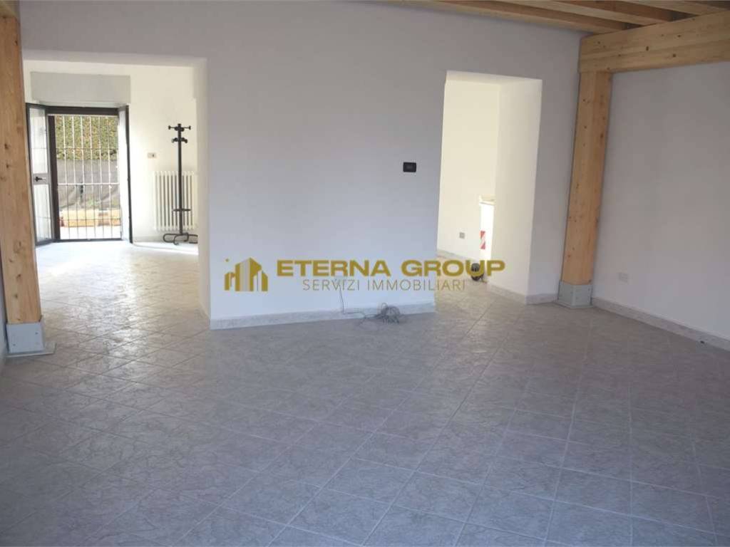 negozio in affitto a Moncalieri