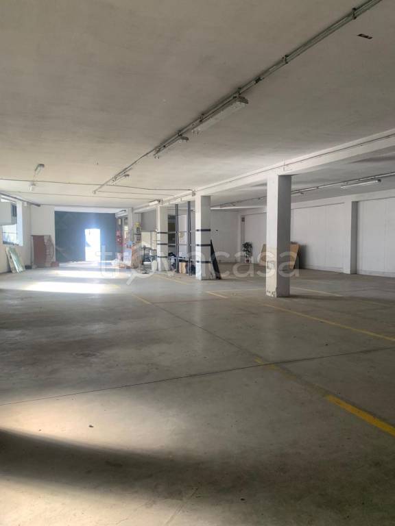 locale commerciale in affitto a Moncalieri