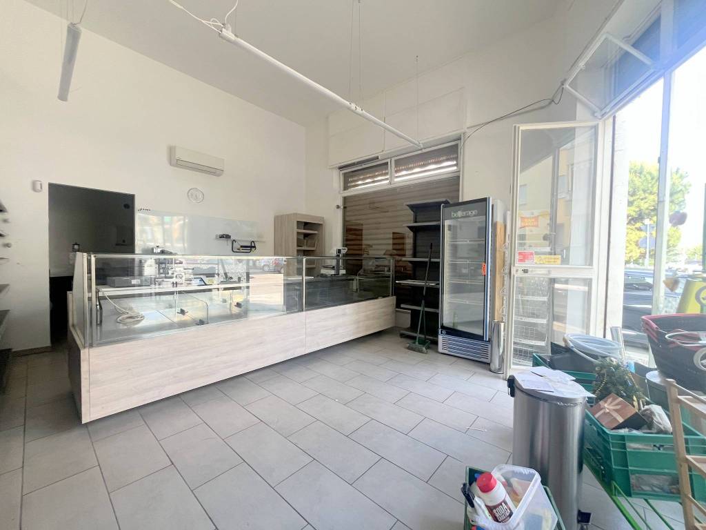 negozio in affitto a Moncalieri