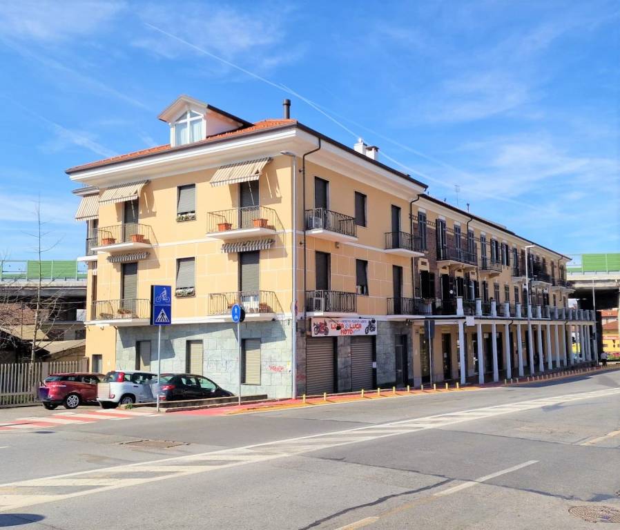 negozio in affitto a Moncalieri