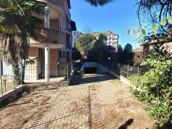 locale commerciale in affitto a Moncalieri