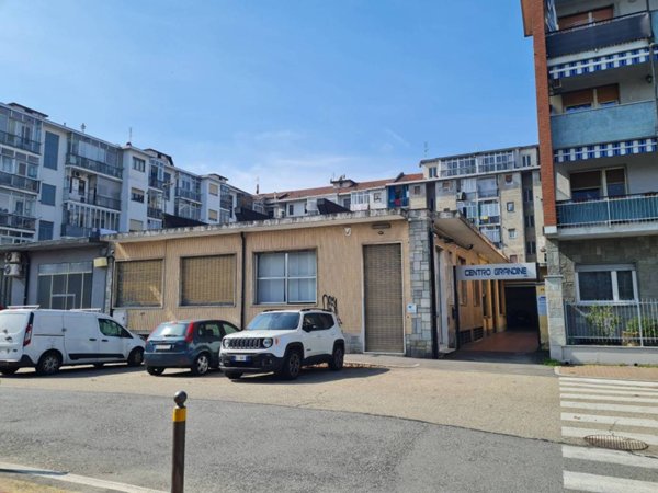 negozio in affitto a Moncalieri