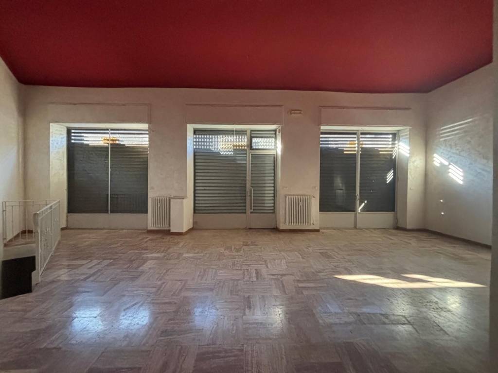 negozio in affitto a Moncalieri