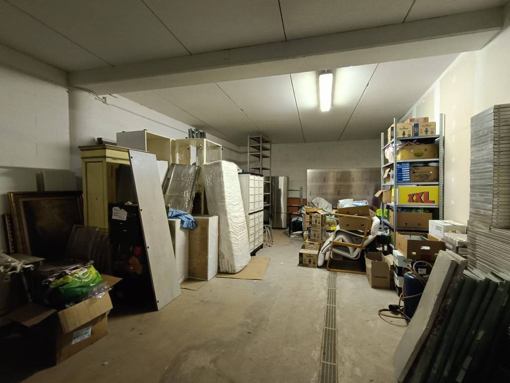 locale commerciale in affitto a Moncalieri