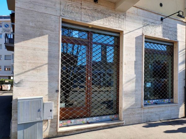 negozio in affitto a Moncalieri