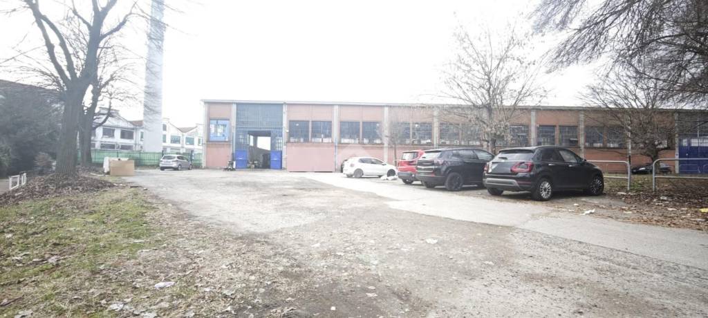 locale commerciale in affitto a Moncalieri