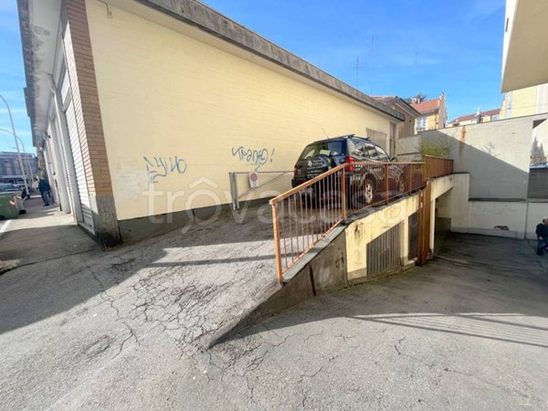 locale commerciale in affitto a Moncalieri