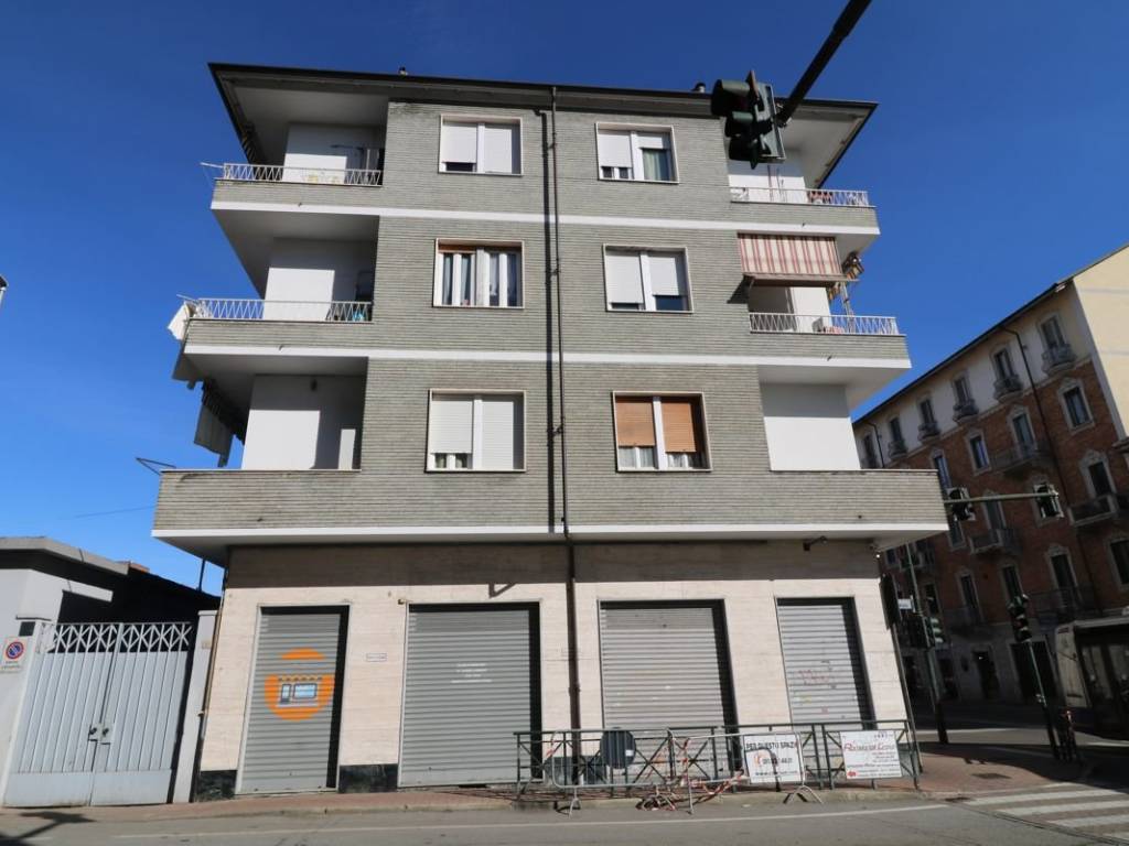 negozio in affitto a Moncalieri in zona Borgo San Pietro