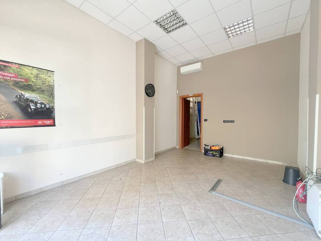 negozio in affitto a Moncalieri