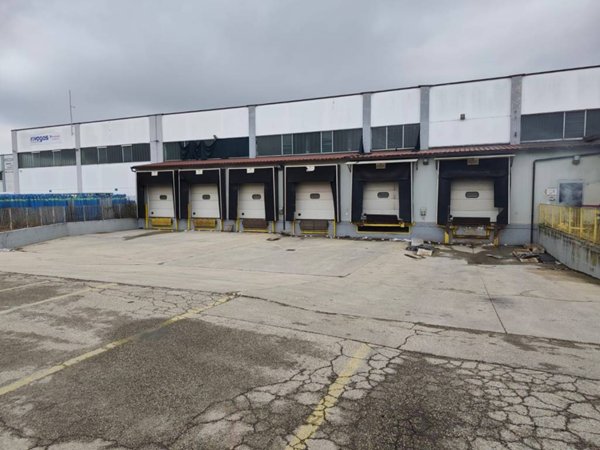 locale commerciale in affitto a Moncalieri in zona Carpice