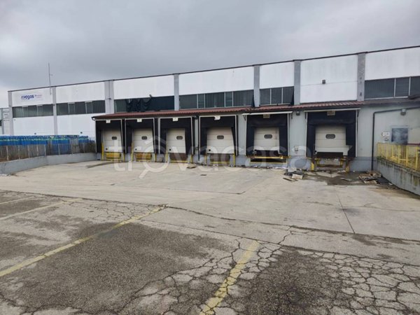 locale commerciale in affitto a Moncalieri in zona Carpice
