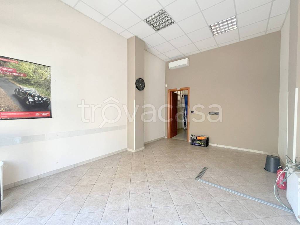 negozio in affitto a Moncalieri