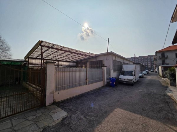 locale commerciale in affitto a Moncalieri