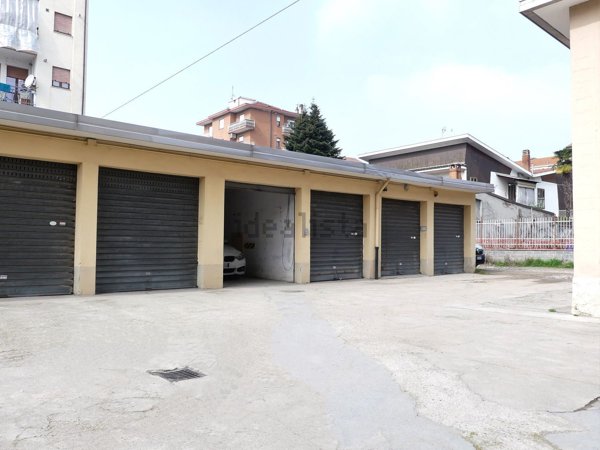 locale di sgombero in affitto a Moncalieri