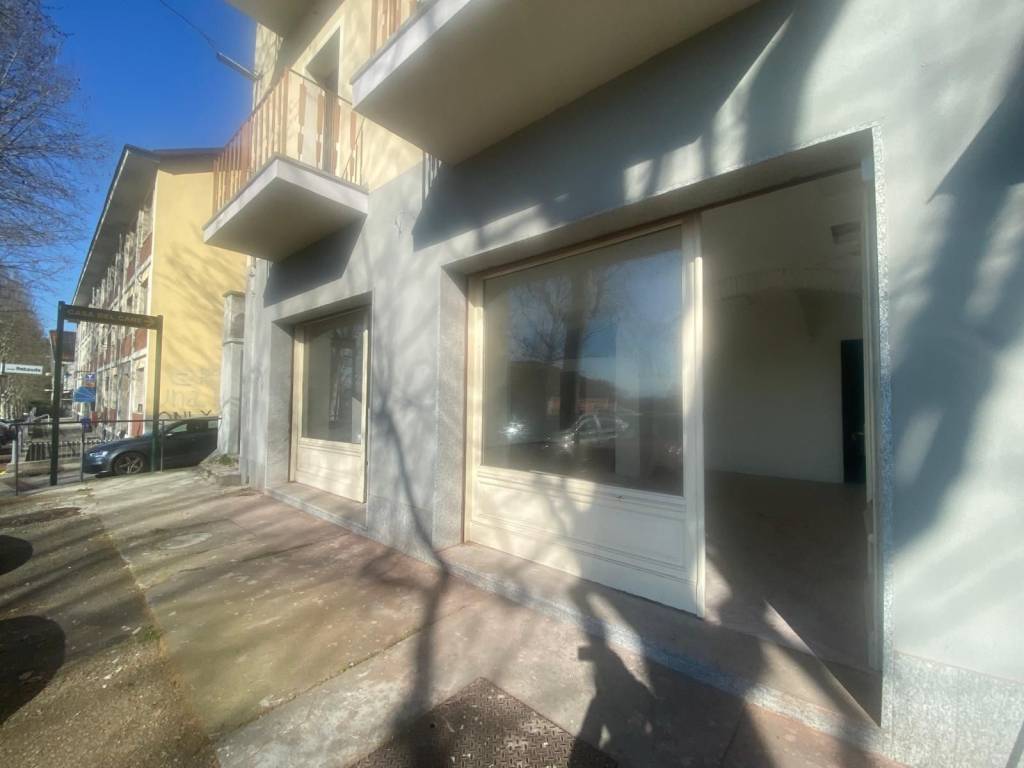 negozio in affitto a Moncalieri in zona Boccia d'Oro
