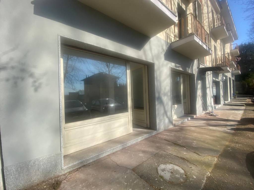 negozio in affitto a Moncalieri in zona Boccia d'Oro