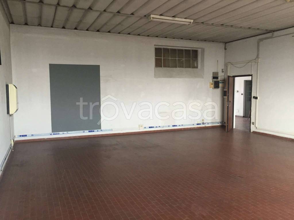 negozio in affitto a Moncalieri