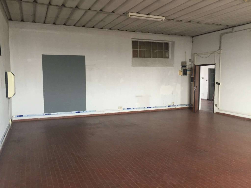 negozio in affitto a Moncalieri