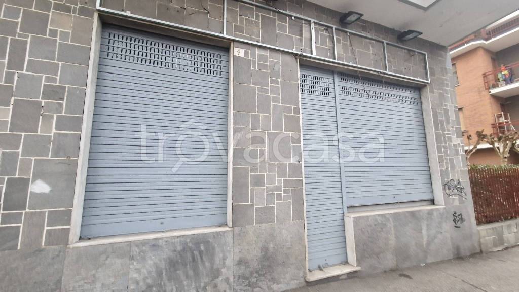 negozio in affitto a Moncalieri in zona Testona