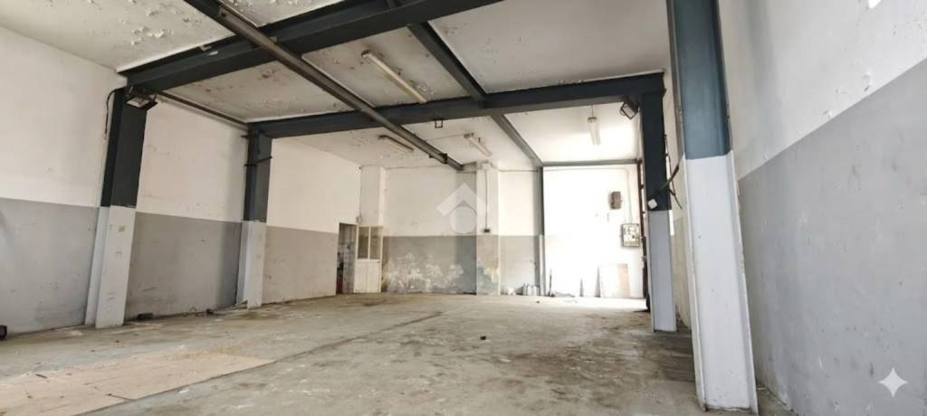 locale commerciale in affitto a Moncalieri in zona Tagliaferro