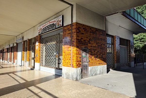 locale commerciale in affitto a Moncalieri