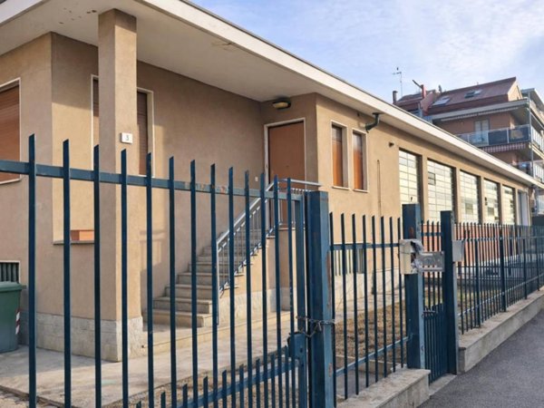 locale commerciale in affitto a Moncalieri in zona Testona