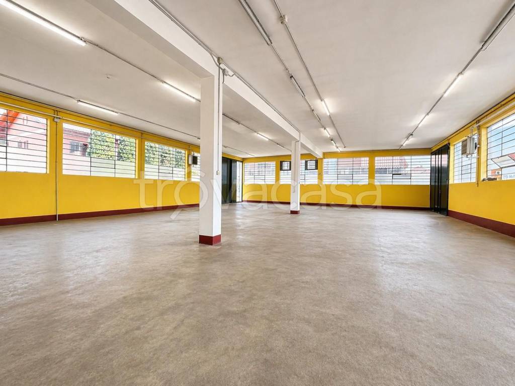 locale commerciale in affitto a Moncalieri in zona Testona