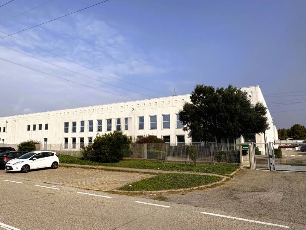 locale commerciale in affitto a Moncalieri