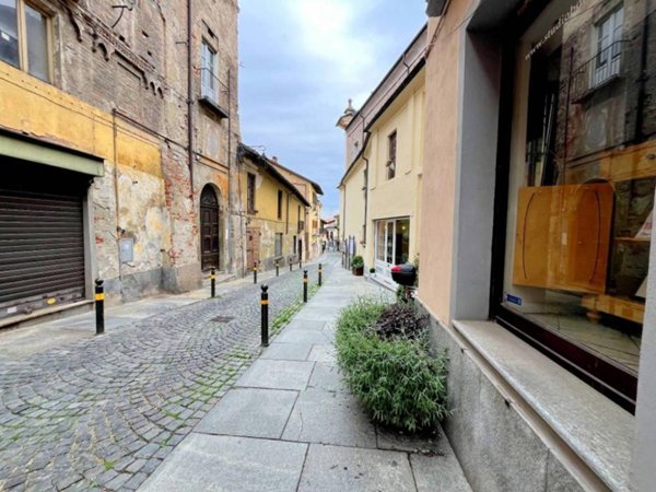 negozio in affitto a Moncalieri
